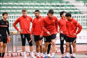 Kaiyun Sports-关于离谱！赛后切尔西调整名单以备中超今夜广州队主帅复盘，勒沃库森国际比赛日战术微调的信息